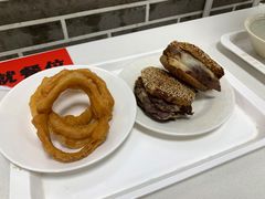 烧饼夹肉-老磁器口豆汁店(天坛店)