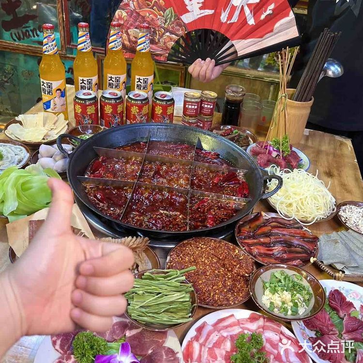 这家火锅唯一的缺点就是。。饭点得排队!!