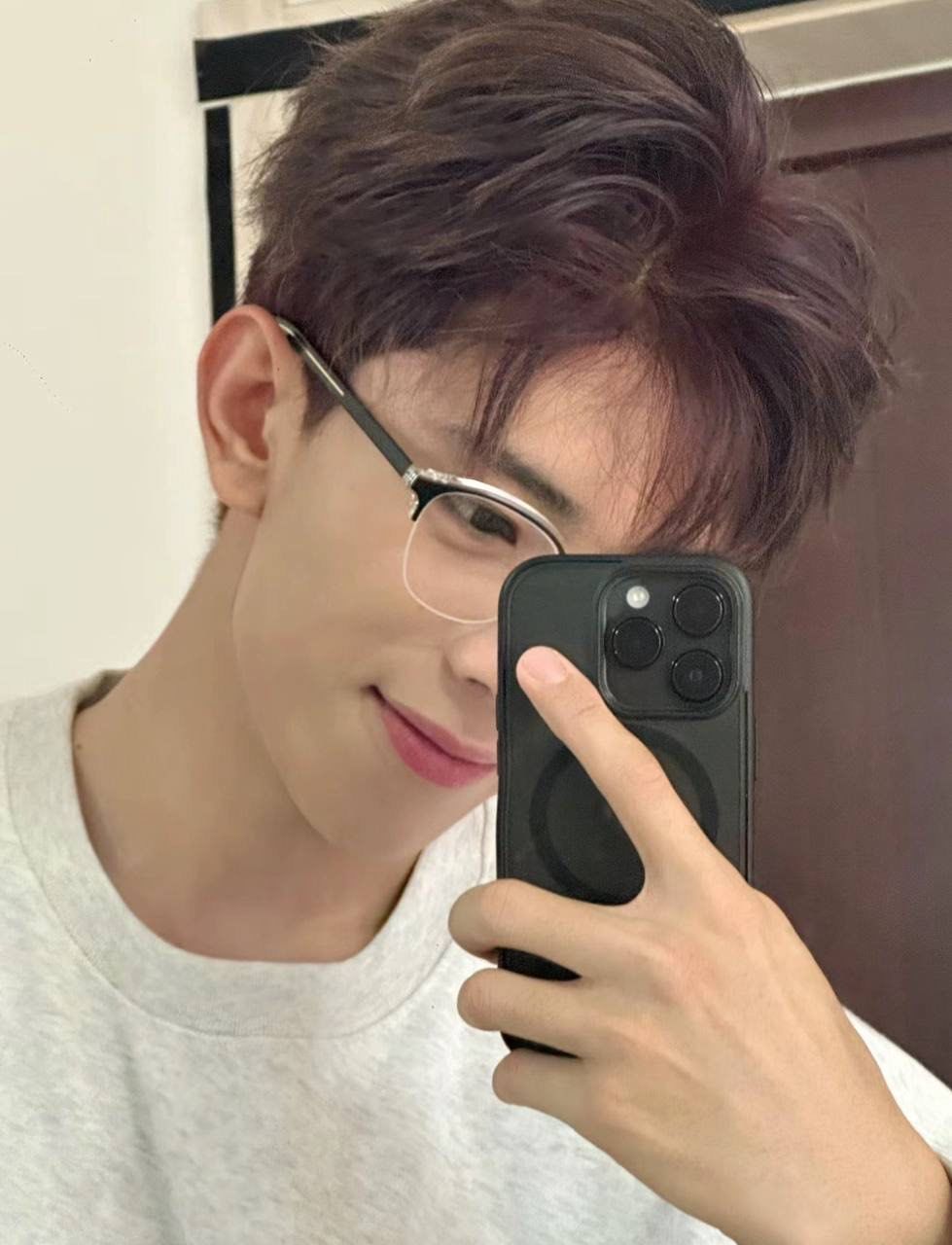 戴眼镜就是显斯文哦