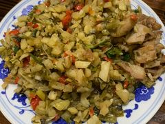 酸菜炒肉-朗妈私房菜(婺女州店)