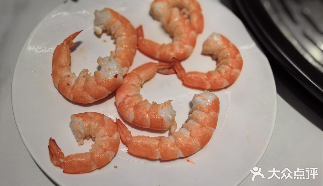 必吃榜海鲜餐厅—第一次有人给剥虾