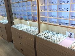-天空之镜眼镜店蔡司依视路配镜授权零售店(望京颐堤港店)