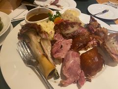 烤猪肘配酸菜土豆泥-兰特伯爵西餐厅·啤酒屋(方庄店)