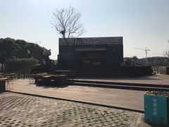 -田园东方蜜桃村的田野营地