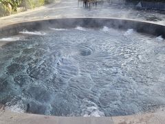 -腾冲洞山温泉村