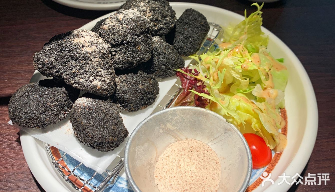 「爆浆炸弹土豆球」里面是一整个流心蛋