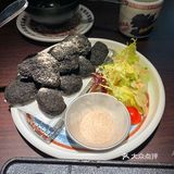 「爆浆炸弹土豆球」里面是一整个流心蛋