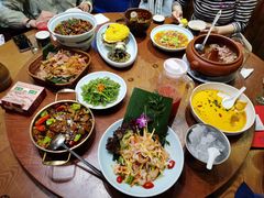 -老滇山寨•云南特色菜•地方菜•民族风情歌舞表演(金碧店)