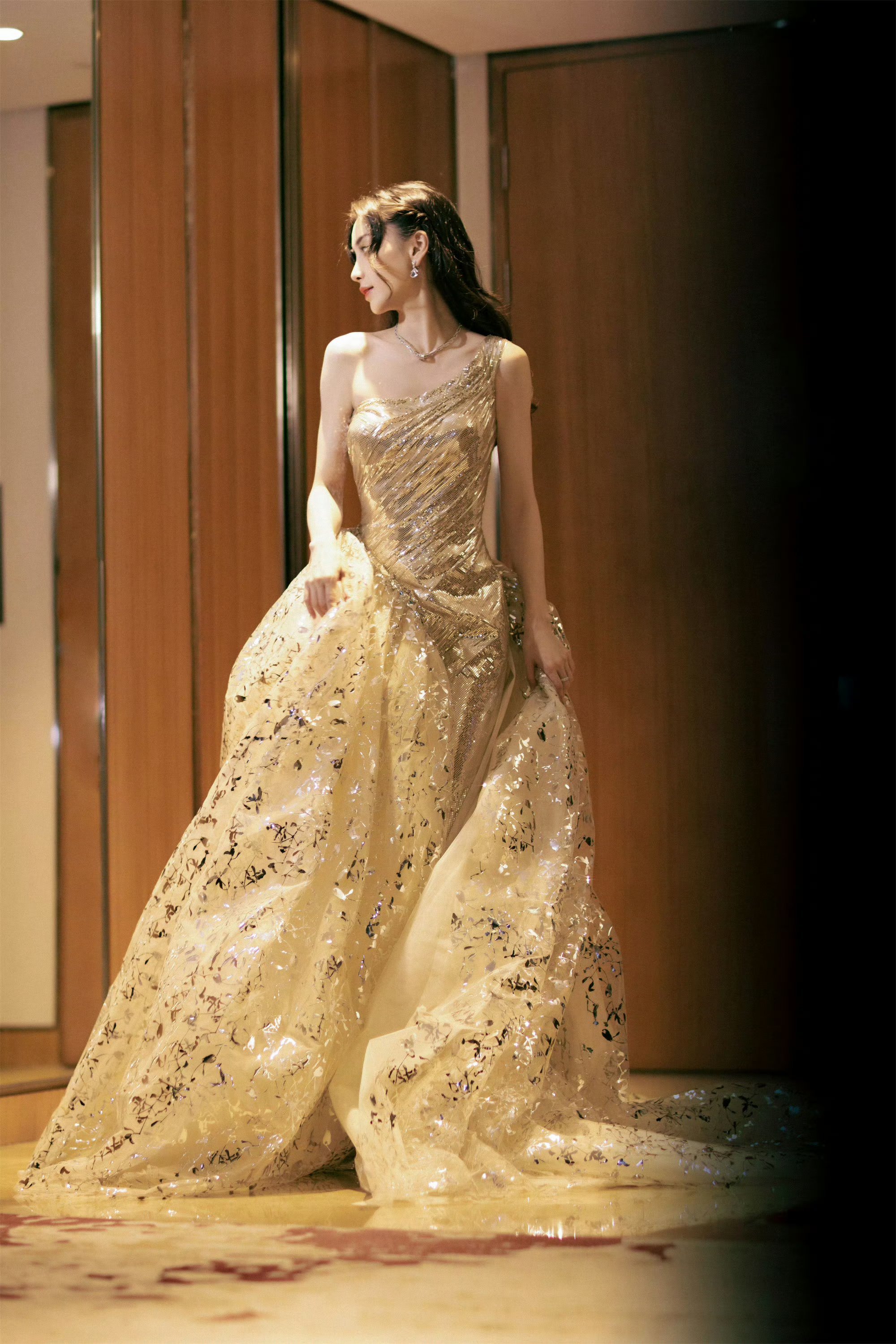 angelababy,金色长裙