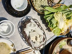 -洞庭洲·防空洞火锅·铜锅涮肉·烧烤(新百广场店)