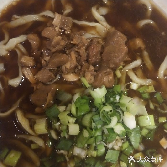 平娃三宝烧烤·面食(南小街店)招牌酱香卤肉面图片