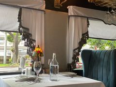 靠窗位-火车头法国西餐厅