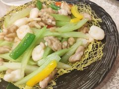 鲜核桃炒翡翠虾球-麒麟中餐厅·经典粤菜·地道菜式老字号(广州长隆酒店)