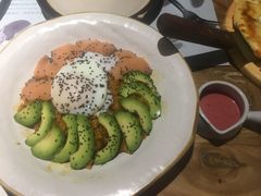 三文鱼牛油果拌饭-麦甜创意轻食餐厅(西康路店)