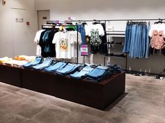 -URBAN REVIVO(高德置地广场·春广场店)