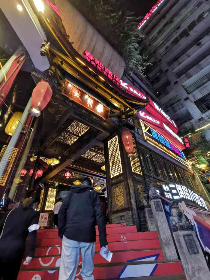 小龙坎火锅(春熙店)-"人比较多,网红店,点的菜一般就是红糖糍粑.