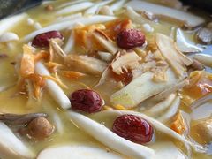 -南渝食府.墨脱石锅松茸鸡