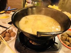 -鲜入围煮花胶鸡海鲜火锅