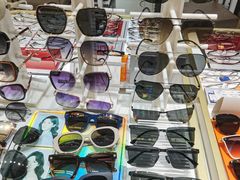 -美式眼镜·授权蔡司.依视路.尼康.豪雅.明月(人民广场店)