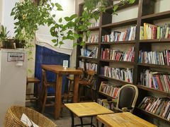-房角石咖啡与书(吉大南校店)