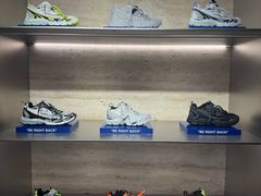 -文艺复兴百货(米兰大教堂广场店)