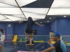 -龙格亲子游泳·水育早教运动中心(绿城店)