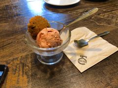 草莓冰激凌-HIGH FIVE哈福手工汉堡(桂林路店)