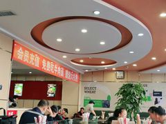 大堂-李先生牛肉面大王(营口大润发店)