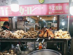 -布尔津河堤夜市