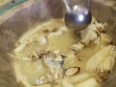 -山珍王国·云南野生菌石锅鱼