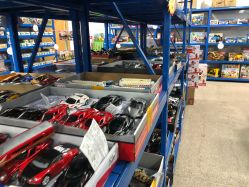 -逝水玩具折扣店