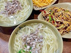 -亮亮面馆(经六路店)