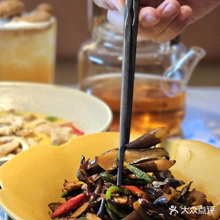 误入云南部落🌄，一口把山珍吃进肚里