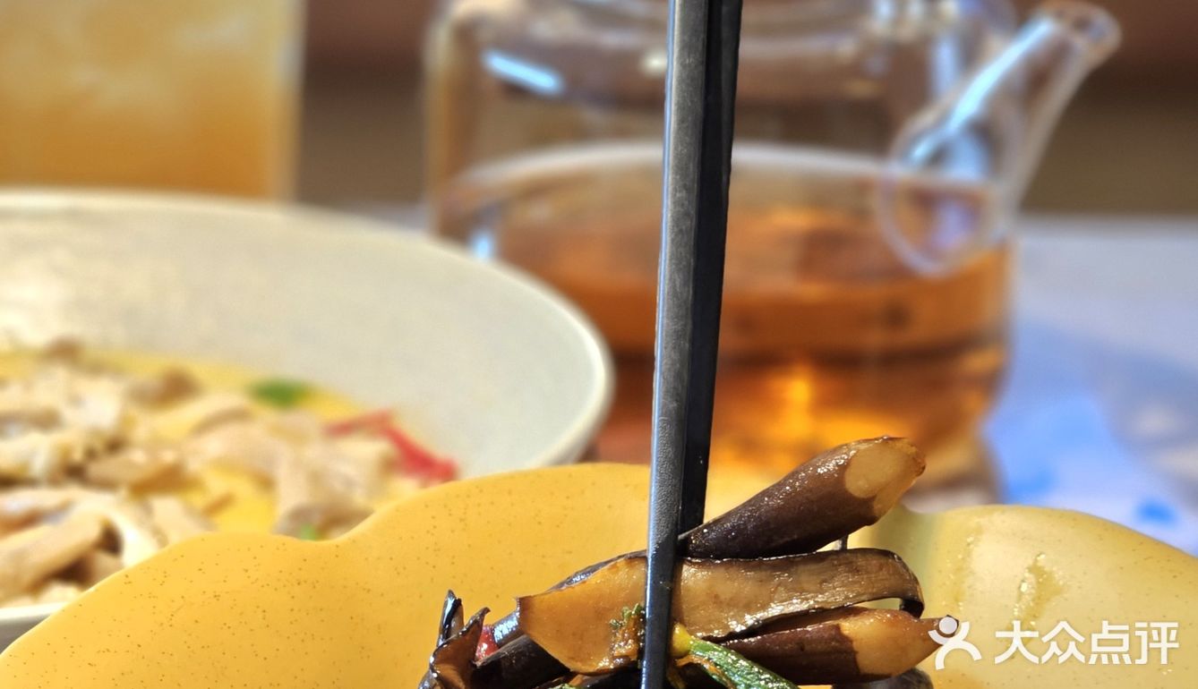 误入云南部落🌄，一口把山珍吃进肚里