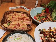 -老滇山寨•云南特色菜•地方菜•民族风情歌舞表演(金碧店)