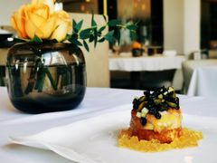 香煎鹅肝配黑橄榄，荔枝酱和吐司-Jean Georges