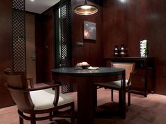 上海璞丽酒店豪华套房-客厅餐桌-上海璞麗酒店