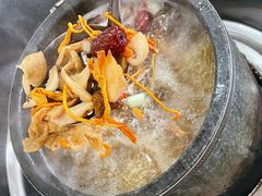鲁郎石锅鸡-鲁朗石锅城·松茸天麻石锅鸡
