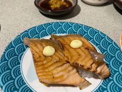 沙拉三文鱼寿司-万岁寿司(万国店)