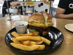 澳洲牛肉汉堡-HELLO 27 意面·沙拉·帕尼尼