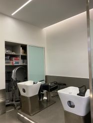 -V7 HAIR SALON