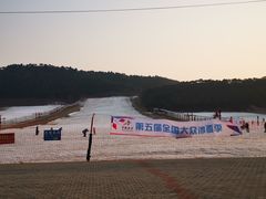 -十三陵雪世界滑雪场