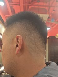 -东方先生国潮男士理发馆