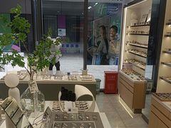 -视野联行眼镜·蔡司·尼康·豪雅·依视路(青浦宝龙店)