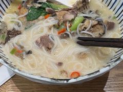 招牌梭边鱼粉-鲜越鲜鱼粉(财富购物中心店)
