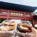 这不是我们从小吃的陈林鸭子吗？开进夫子庙啦！