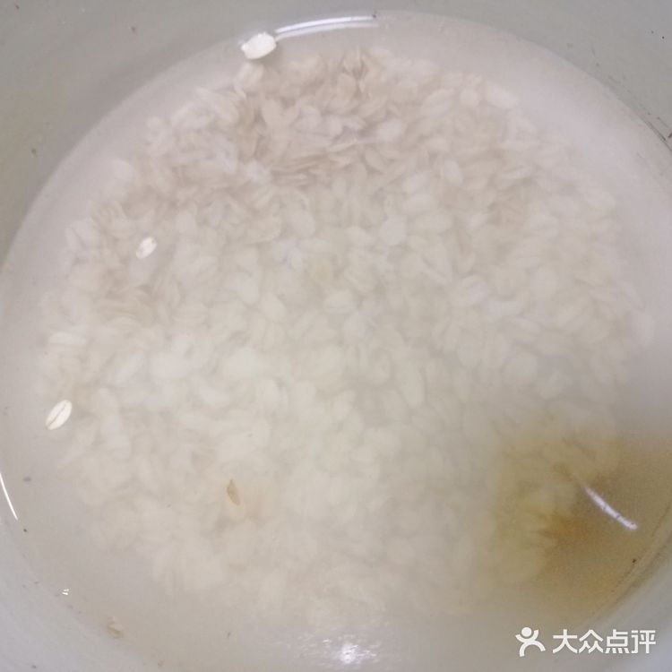秋季的早餐，来一份润肠暖胃的～燕麦鸡蛋粥