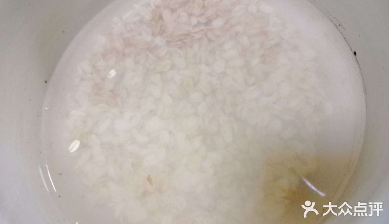 秋季的早餐，来一份润肠暖胃的～燕麦鸡蛋粥