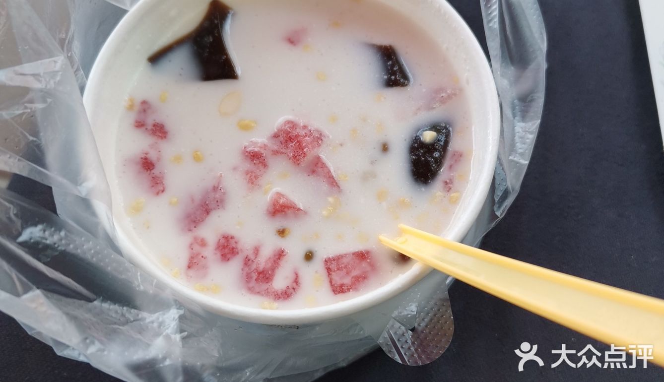 里面还有一些龟苓膏，没有特别惊艳吧