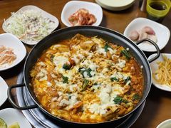 -亲昵春川鸡排(韩国美食街店)
